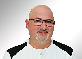 Dr. med. Eugen Gurschi Portraitbild von Eugenio Gurschi, Facharzt für Anästhesiologie, Notfallmedizin und Spezielle Schmerztherapie im MVZ MedCentrum Bayreut