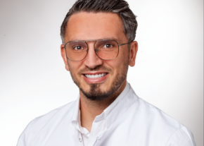 Dr. med. (Uni Prishtina) Milot Hasani